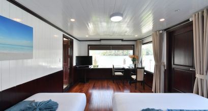 Suit Cabin On top